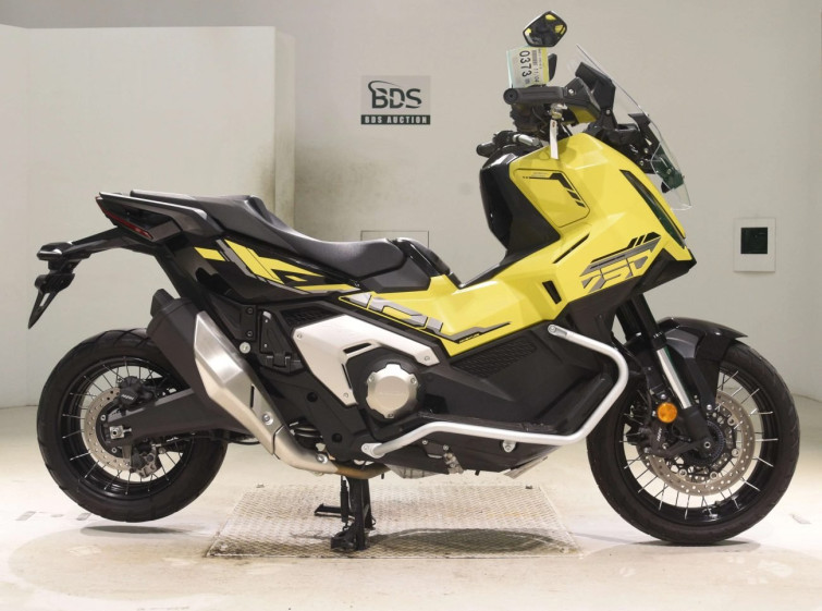 Мотоцикл Honda X-ADV750-2 з пробігом 4881 km