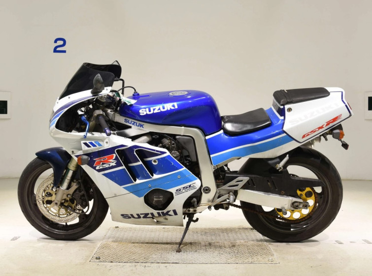Мотоцикл Suzuki GSX-R400 з пробігом 35099 km