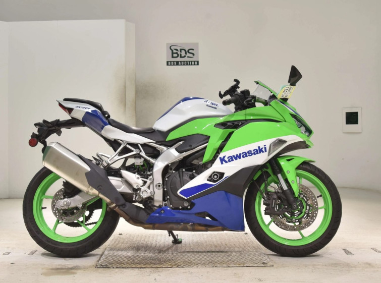 Мотоцикл Kawasaki ZX-4RR з пробігом 34576 km