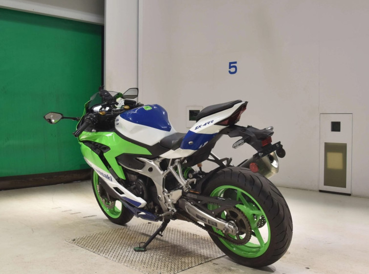 Мотоцикл Kawasaki ZX-4RR з пробігом 34576 km