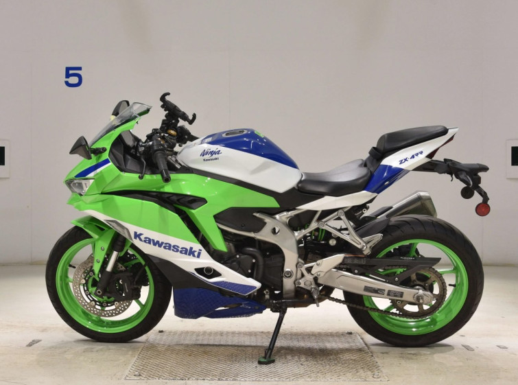 Мотоцикл Kawasaki ZX-4RR з пробігом 34576 km