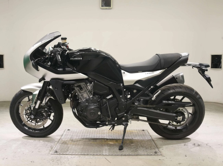 Мотоцикл Honda HAWK11