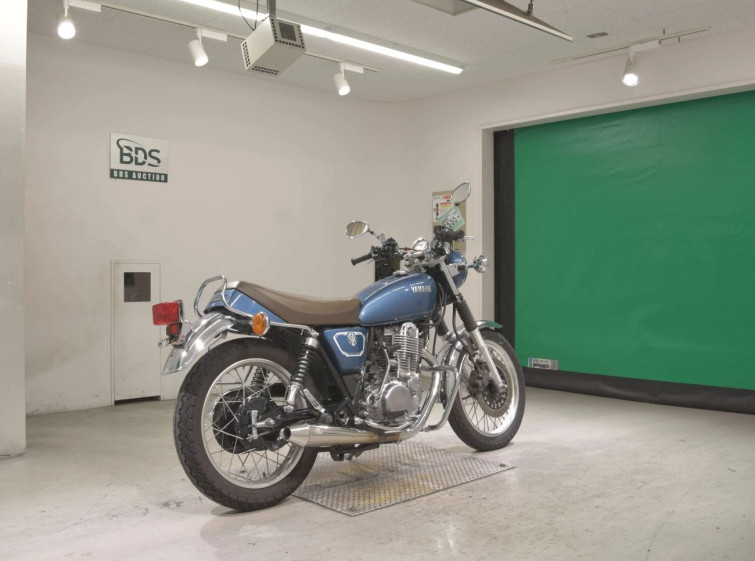 Мотоцикл Yamaha SR400