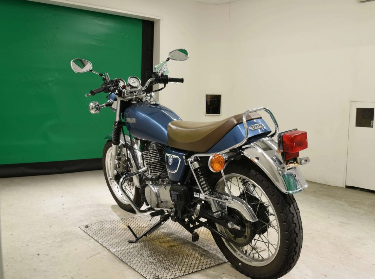 Мотоцикл Yamaha SR400
