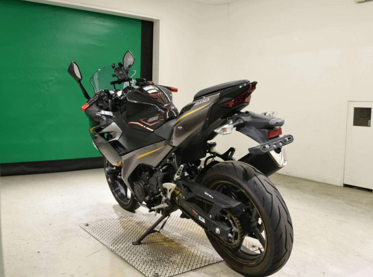 Мотоцикл Kawasaki NINJA400