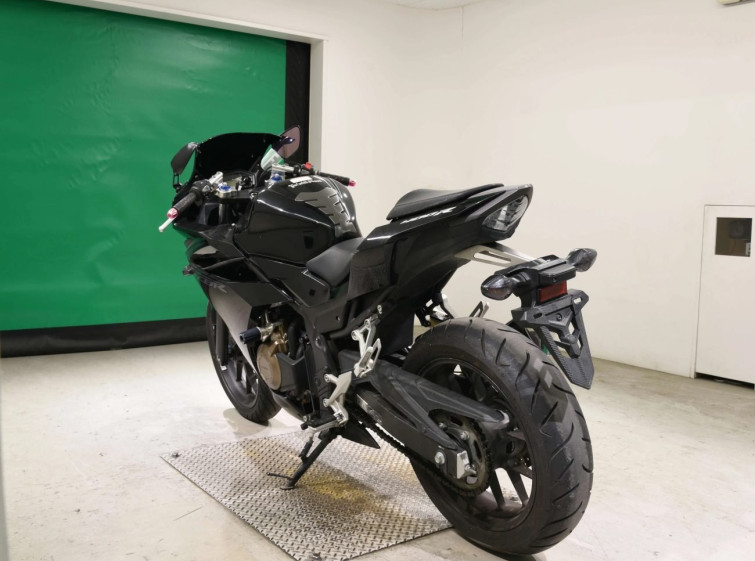 Мотоцикл Honda CBR400R