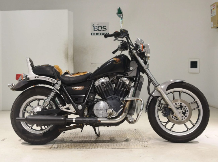 Мотоцикл Honda NV750 CUSTOM з пробігом 18623 km