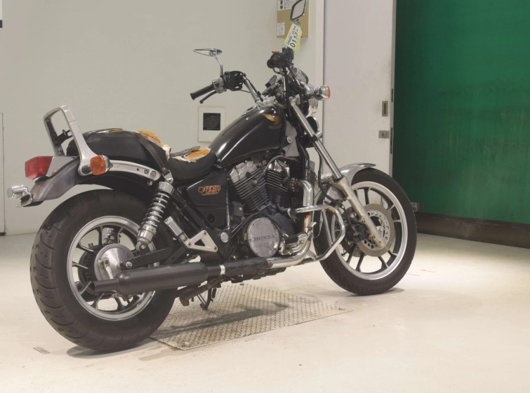 Мотоцикл Honda NV750 CUSTOM з пробігом 18623 km
