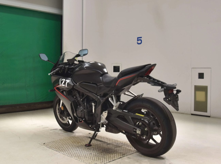 Мотоцикл Honda CBR650R з пробігом 27319 km