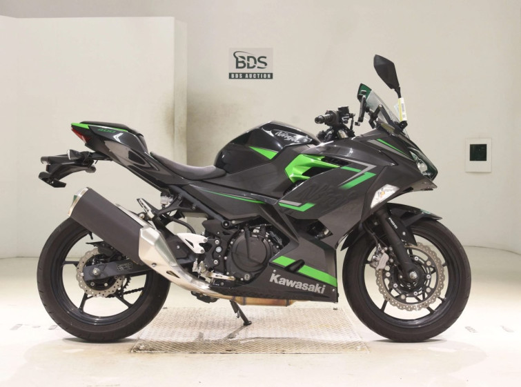 Мотоцикл Kawasaki NINJA400 с пробегом 1949 km