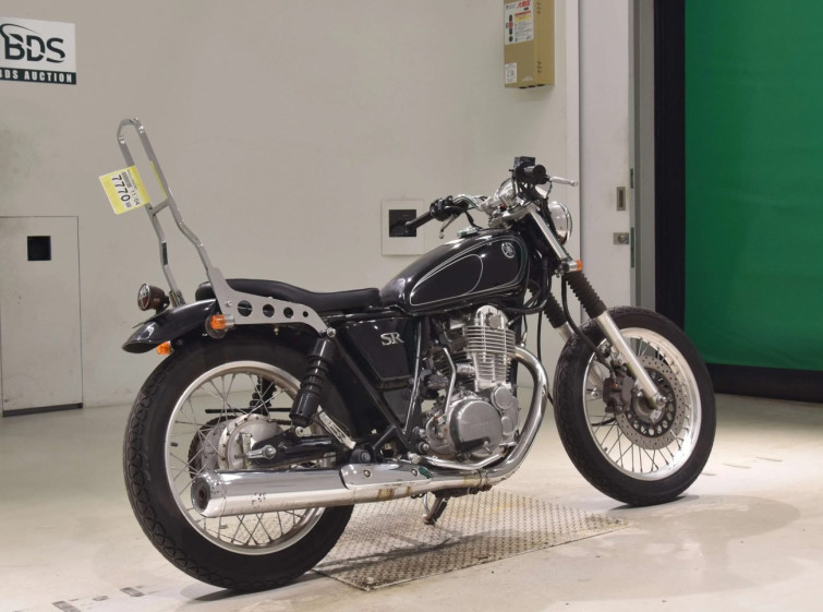 Мотоцикл Yamaha SR400 с пробегом 12700 km