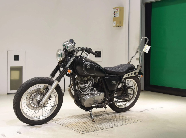 Мотоцикл Yamaha SR400 с пробегом 12700 km