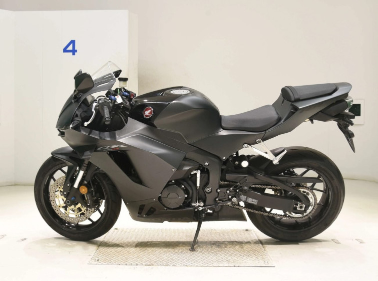 Мотоцикл Honda CBR600RR з пробігом 9759 km
