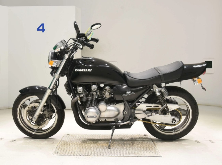 Мотоцикл Kawasaki ZEPHYR750 з пробігом 22996 km