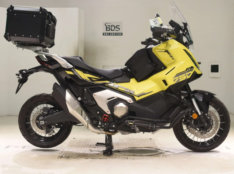 Мотоцикл Honda X-ADV750-2 з пробігом 4345 km