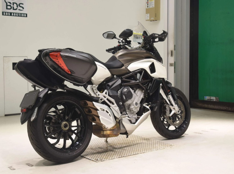 Мотоцикл MV Agusta STRADALE 800 з пробігом 13748 km