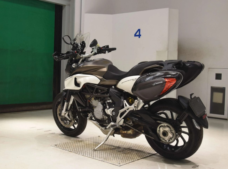 Мотоцикл MV Agusta STRADALE 800 з пробігом 13748 km