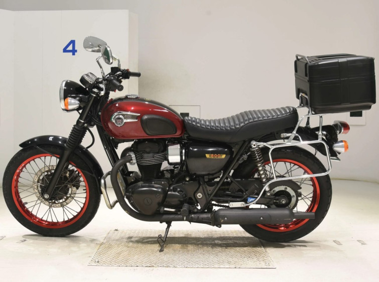 Мотоцикл Kawasaki W800 с пробегом 9056 km