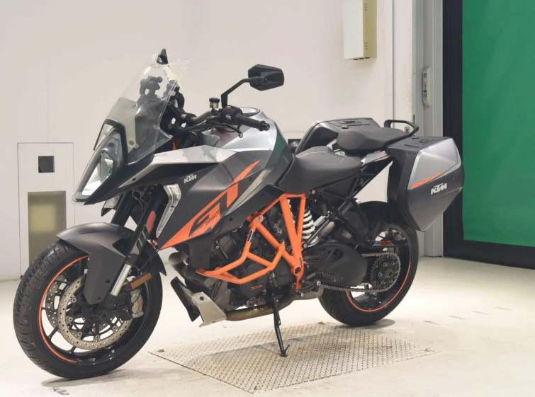 Мотоцикл KTM 1290 SUPERDUKE GT з пробігом 12498 km