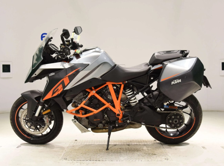 Мотоцикл KTM 1290 SUPERDUKE GT з пробігом 12498 km