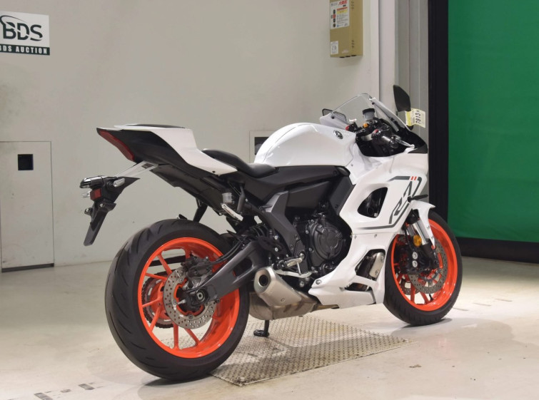 Мотоцикл Yamaha YZF-R7-2