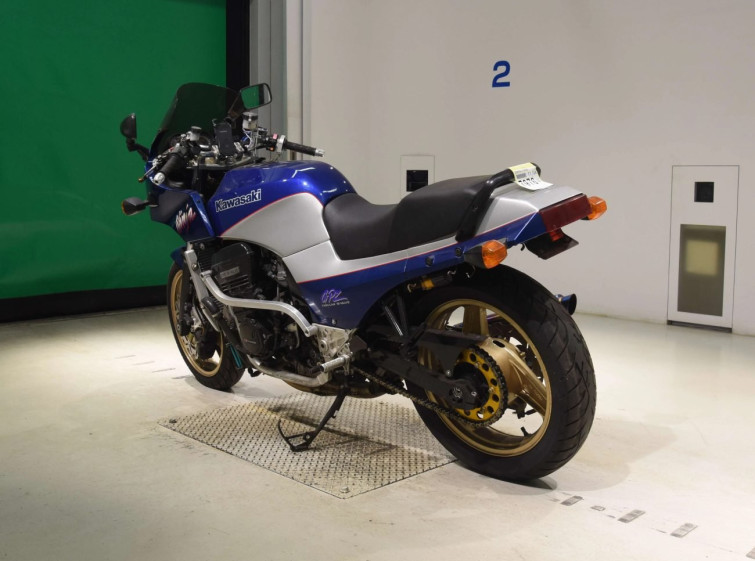 Мотоцикл Kawasaki GPZ900R
