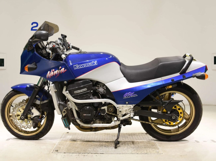 Мотоцикл Kawasaki GPZ900R