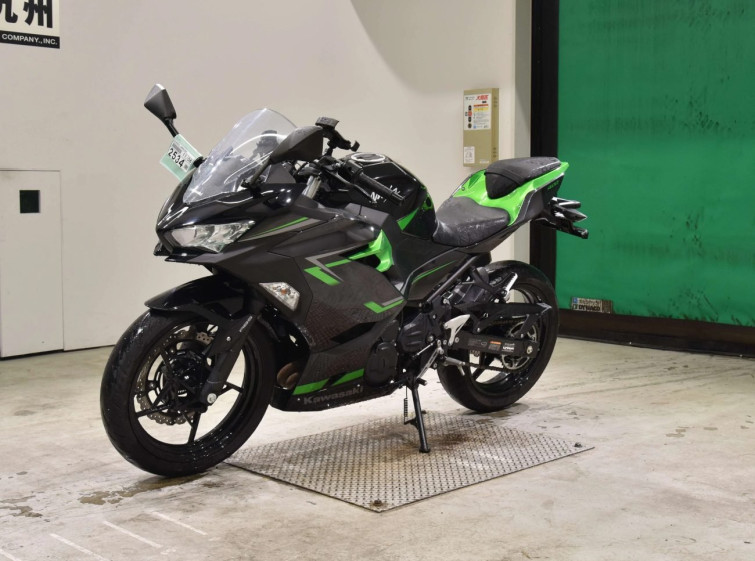 Мотоцикл Kawasaki NINJA400 з пробігом 17908 km