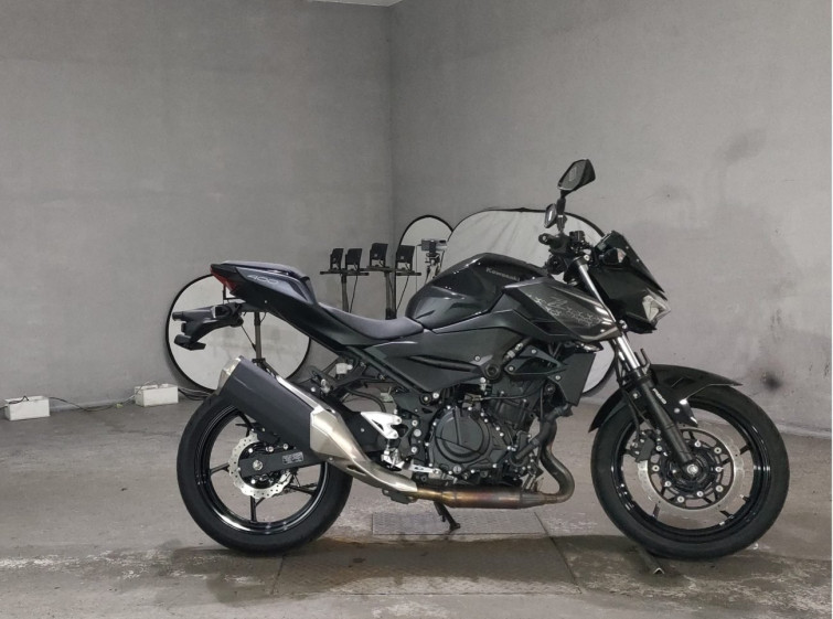 Мотоцикл Kawasaki Z400 з пробігом 3732 km