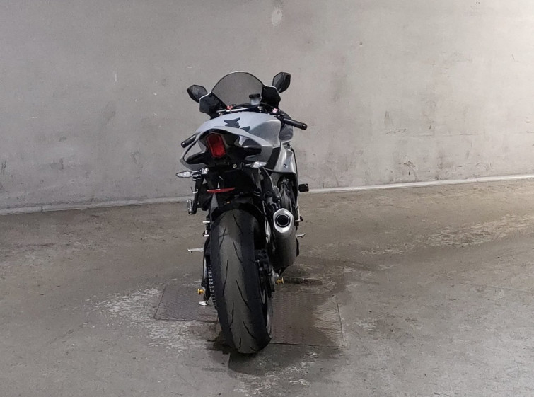 Мотоцикл Yamaha YZF-R1 с пробегом 8395 km
