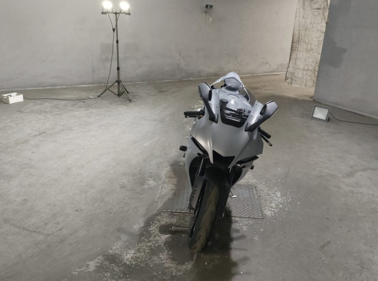 Мотоцикл Yamaha YZF-R1 с пробегом 8395 km
