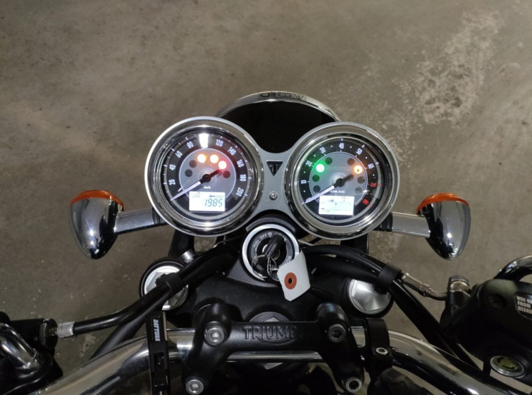 Мотоцикл Triumph T120 BONNEVILLE з пробігом 1985 km