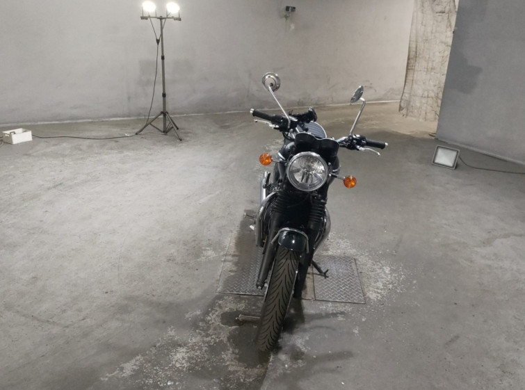 Мотоцикл Triumph T120 BONNEVILLE з пробігом 1985 km