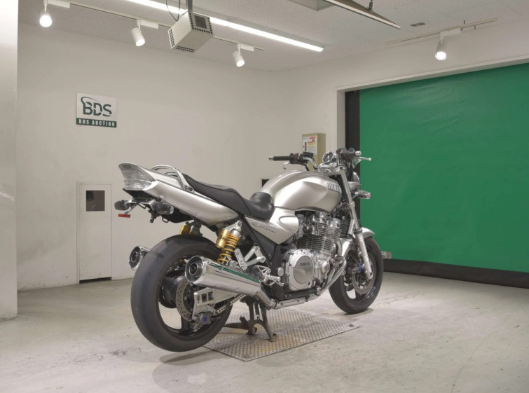 Мотоцикл Yamaha XJR1300 з пробігом 69076 km