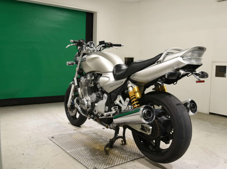 Мотоцикл Yamaha XJR1300 з пробігом 69076 km