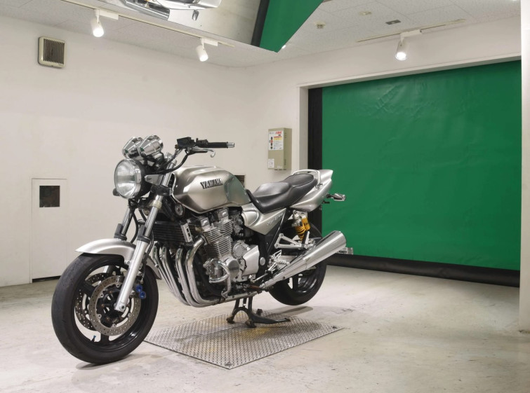 Мотоцикл Yamaha XJR1300 з пробігом 69076 km