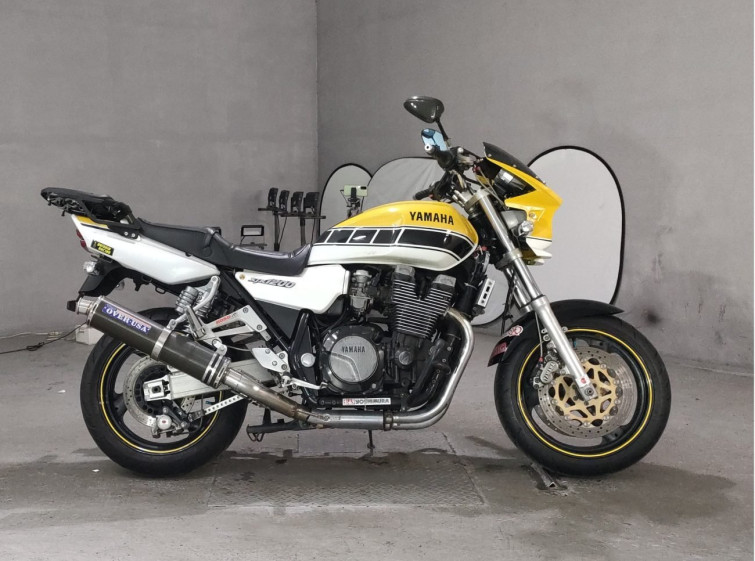 Мотоцикл Yamaha XJR1200 з пробігом 33581 km