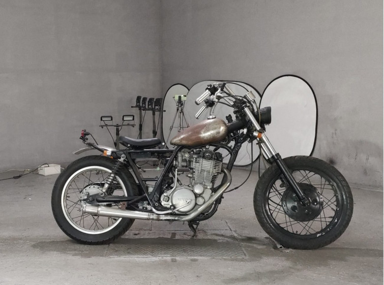 Мотоцикл Yamaha SR400