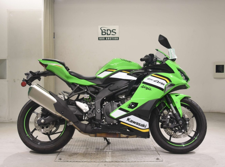 Мотоцикл Kawasaki ZX-4RR с пробегом 4350 km