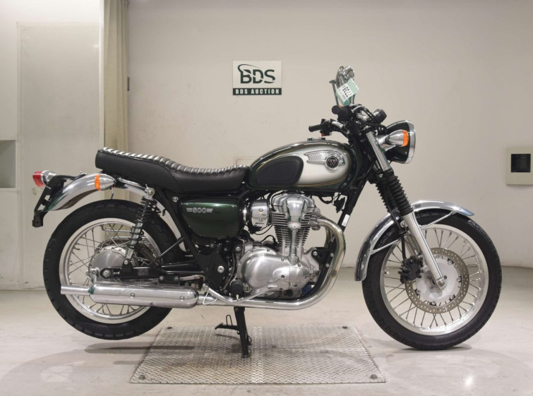 Мотоцикл Kawasaki W800 з пробігом 9642 km