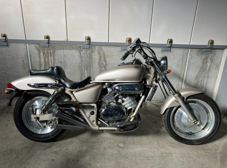 Мотоцикл Honda MAGNA250 з пробігом 27365 km