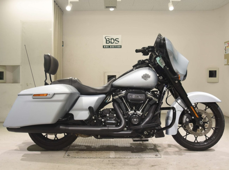 Мотоцикл HD STREET GLIDE FLHXS1870 с пробегом 6240 km