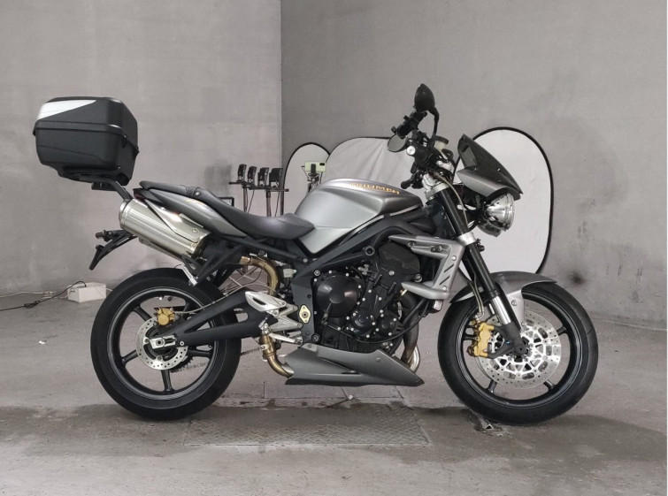 Мотоцикл Triumph STREET TRIPLE з пробігом 19930 km