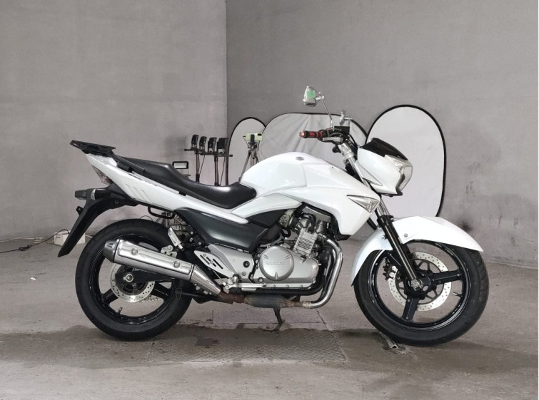 Мотоцикл Suzuki GSR250 з пробігом 28812 km
