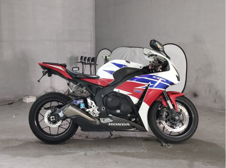 Мотоцикл Honda CBR1000RR с пробегом 30078 km