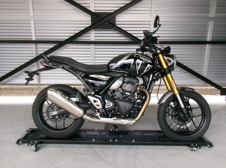 Мотоцикл Triumph speed 400 с пробегом 9229 km