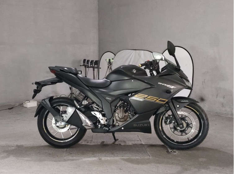 Мотоцикл Suzuki GIXXER SF250 з пробігом 6951 km