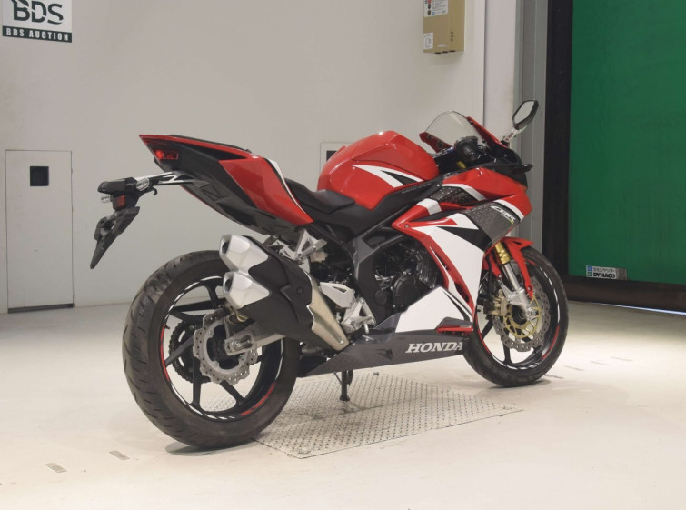 Мотоцикл Honda CBR250RR з пробігом 1474 km