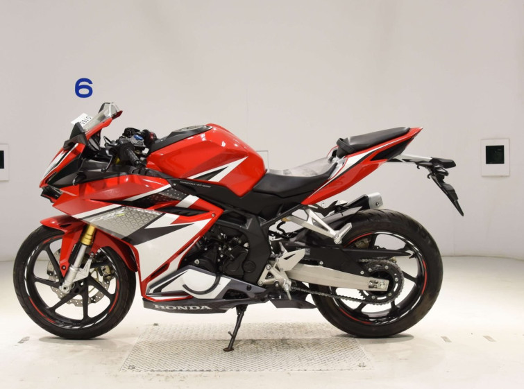 Мотоцикл Honda CBR250RR з пробігом 1474 km