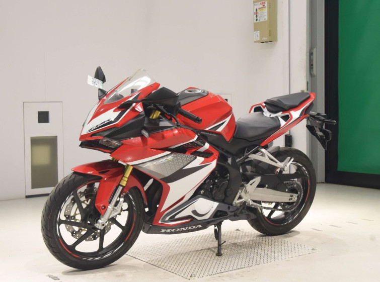 Мотоцикл Honda CBR250RR з пробігом 1474 km